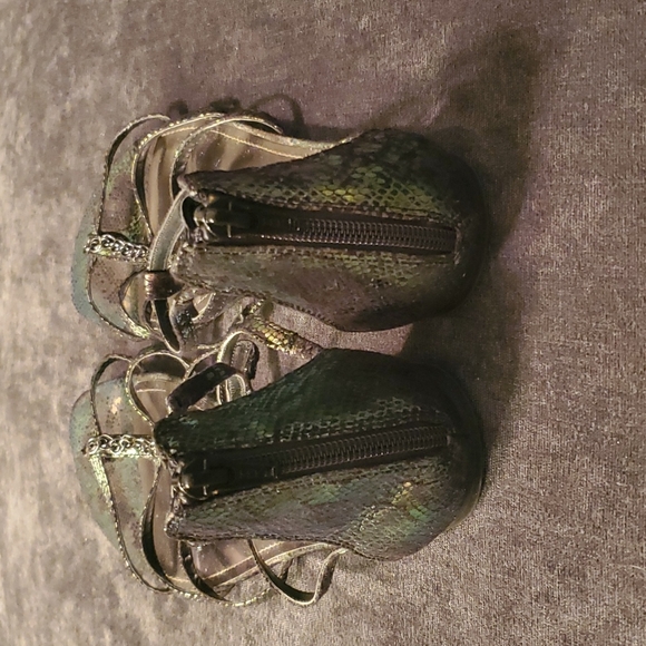 Jennifer Lopez sandals - Picture 2 of 5